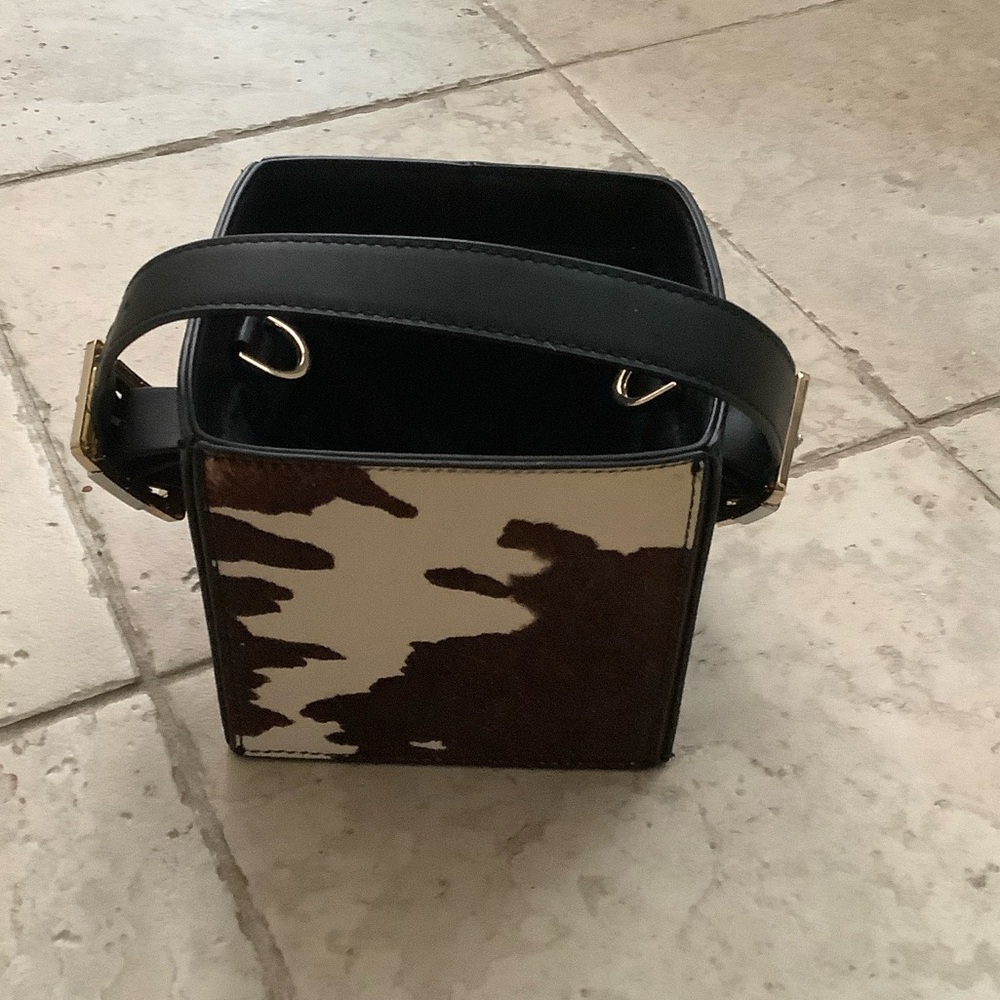 Cowhide Pattern Bucket Bag